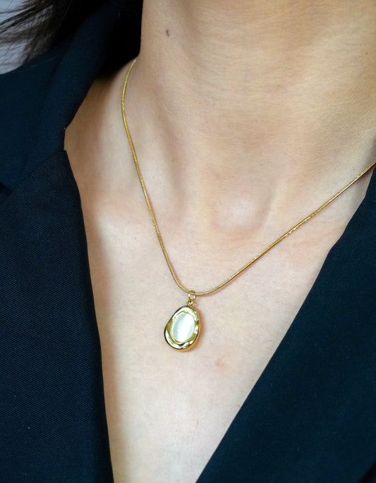 Oval Stone Necklace (White)