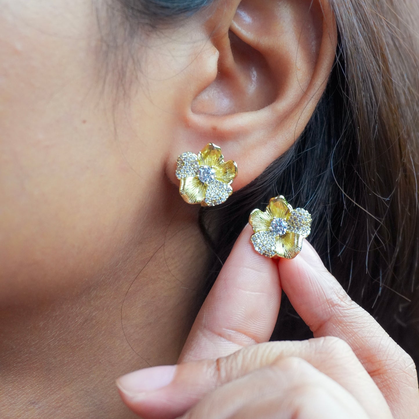 Studded Floral Shaped Stud Earrings